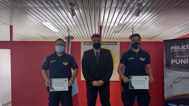 Los Sargentos Germán Luján y Diego Britos, reconocidos por su "profesionalismo y valentía".