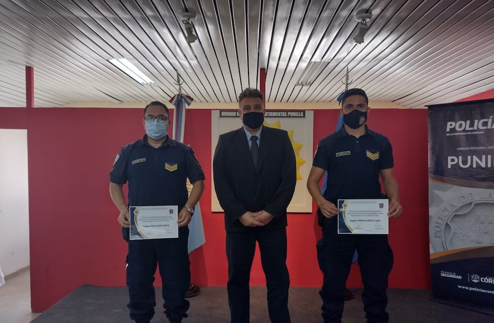 Carlos Paz: emotivo reconocimiento a los policías que salvaron la vida de un niño y un joven