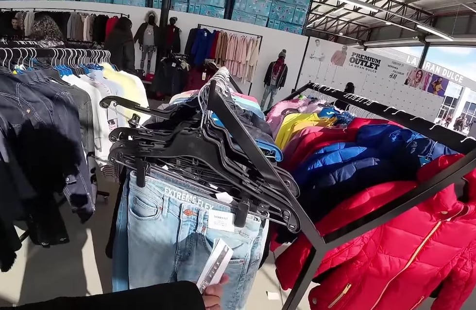 Reabrió la feria más grande de Argentina con ropa original y precios para competir con La Salada