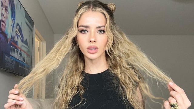 La China Suárez posó de espaldas en un yate para mostrar su bikini verde que encandiló a sus seguidores.
