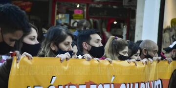Los padres, abuelos y tíos encabezaron la marcha que más apoyo contó desde que desaparició Guadalupe Lucero. Recorrió las calles de la Ciudad de San Luis.