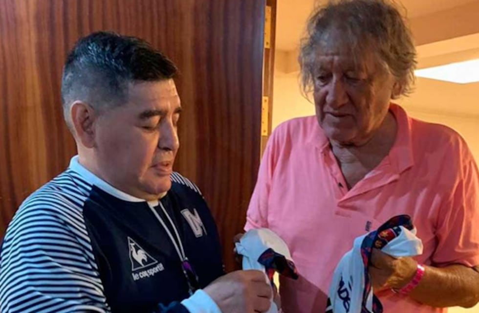 “Al Trinche, que fue mejor que yo”: el día que Maradona se rindió a los pies del ídolo de la Lepra
