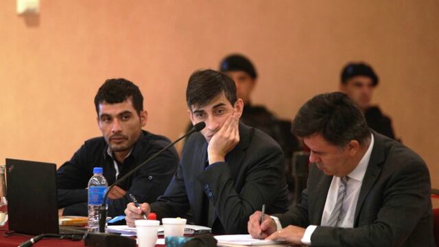 El acusado, Catalino "El chaqueño" Duré, junto a los abogados defensores.