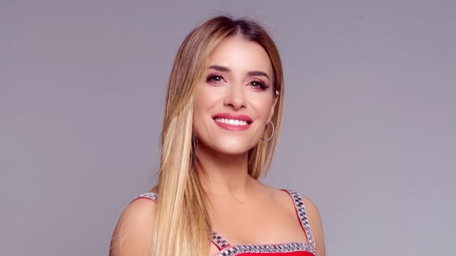 Mariana Brey apostó por el color que es tendencia este otoño y conquistó con un minivestido y bucaneras