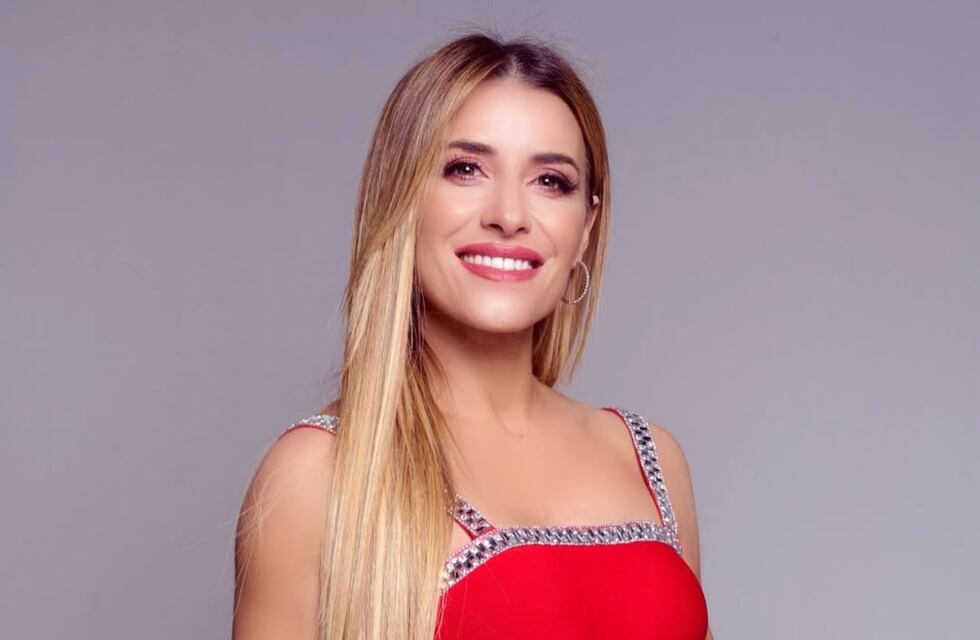 Mariana Brey apostó por el color que es tendencia este otoño y conquistó con un minivestido y bucaneras