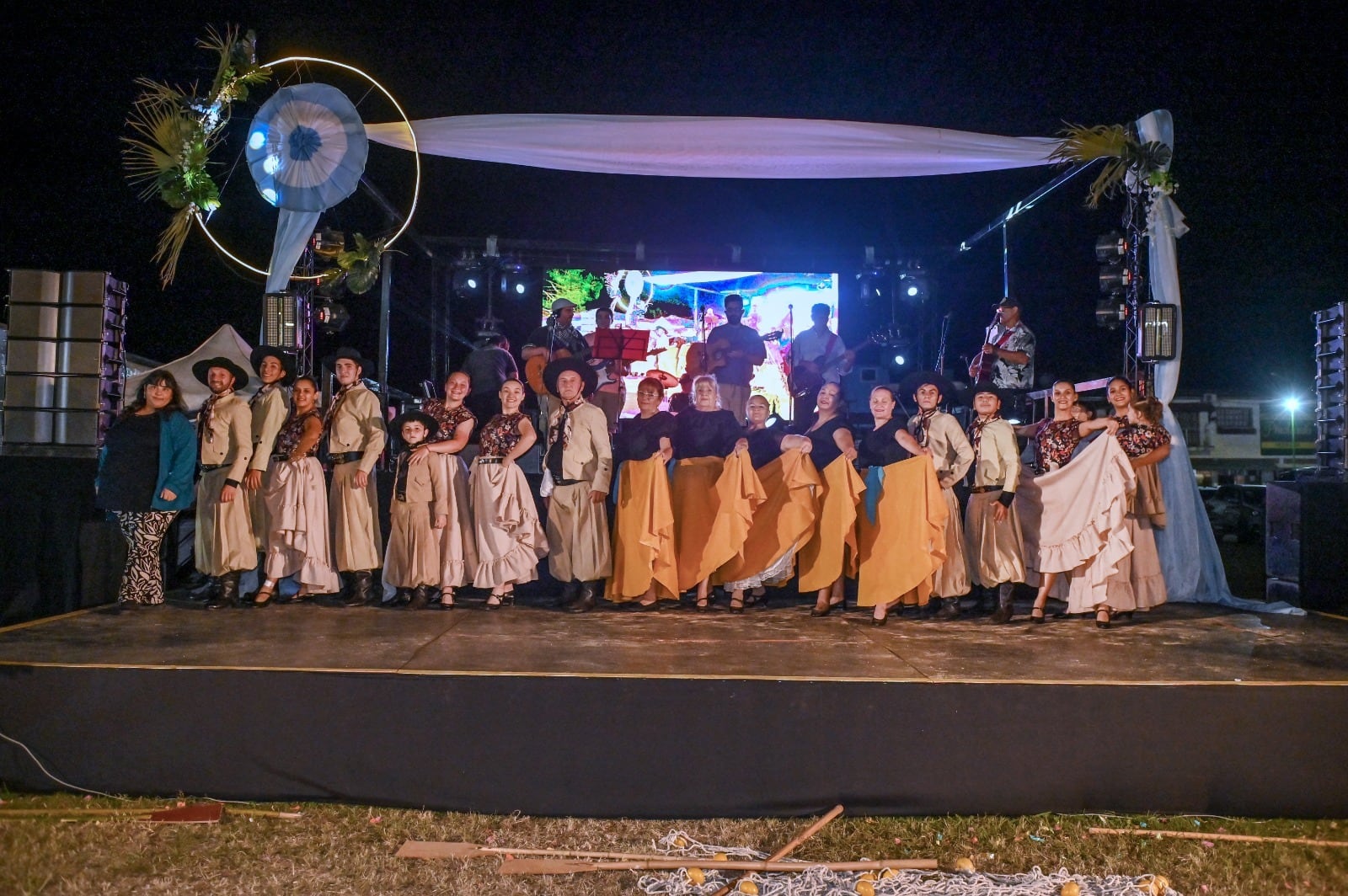 Fiesta, Árbol y torta aniversario en PGB.