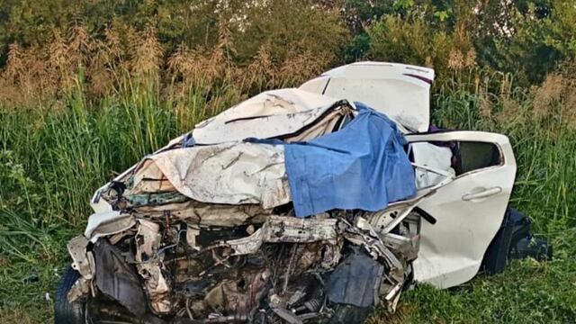 Uno de los sujetos que iba en el auto permanece internado en el Hospital de Urgencias.