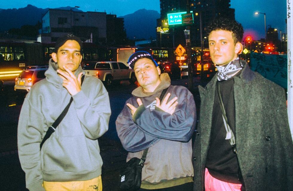 Usted Señalemelo lanzó “Nena, dime algo.”, el tercer single de la nueva era