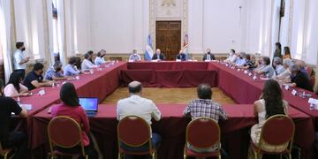 Reunión de Perotti y Corach con organizaciones. (Gobierno de Santa Fe)