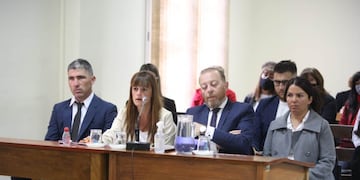 Los acusados por asesinar a Nélida Villar junto a sus abogados defensores.