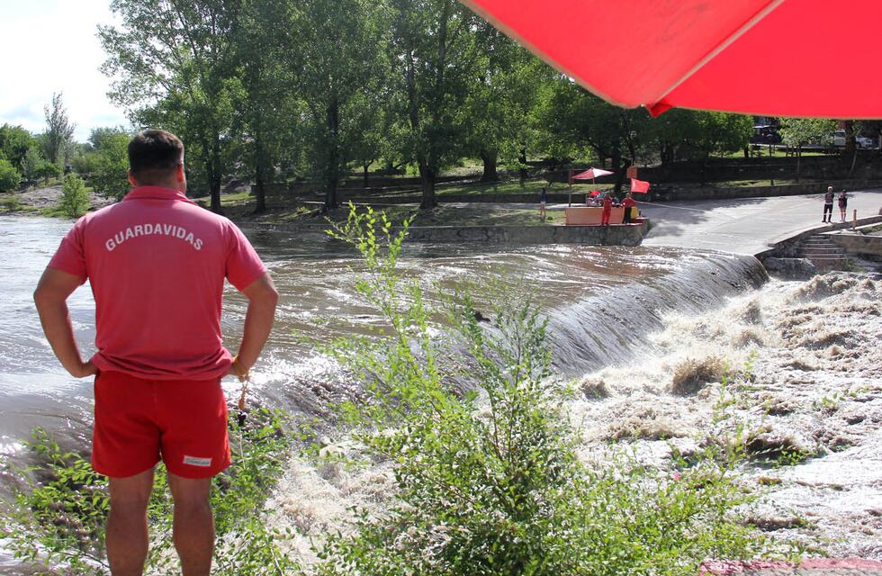 El río San Antonio recibió una creciente y hay fuertes expectativas por las lluvias previstas para el fin de semana