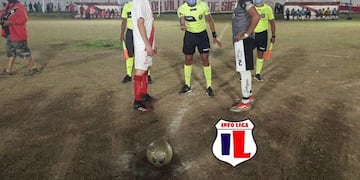 Villa Azalais y All Boys abrieron la competencia en Primera B. Con homenaje al Diego.