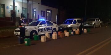 Secuestraron 20 bidones de combustible en Montecarlo.
