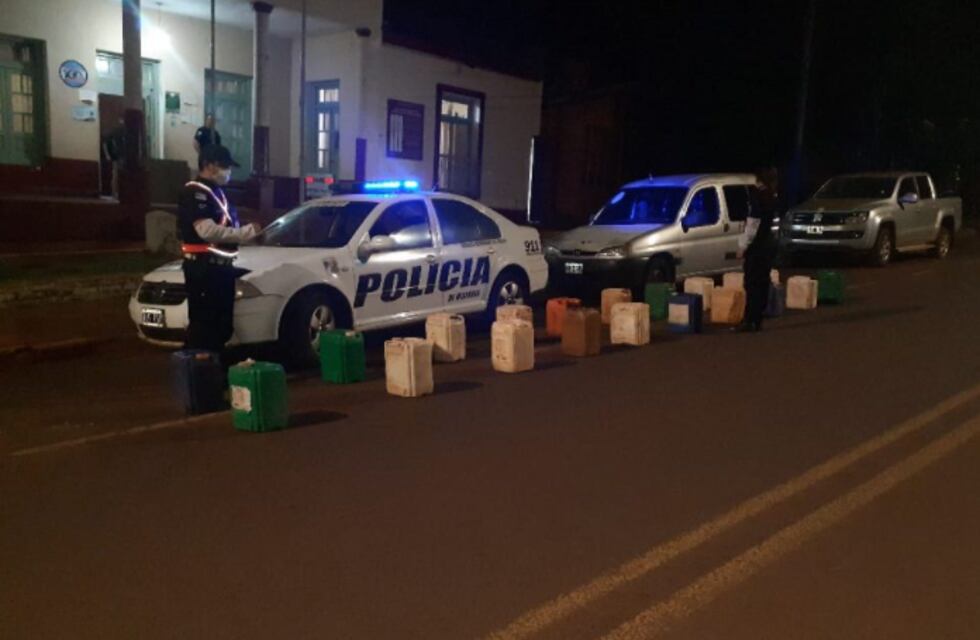 Secuestraron 20 bidones de combustible en Montecarlo