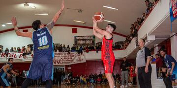 Oficial de Básquet de Tres Arroyos: Huracán finalista