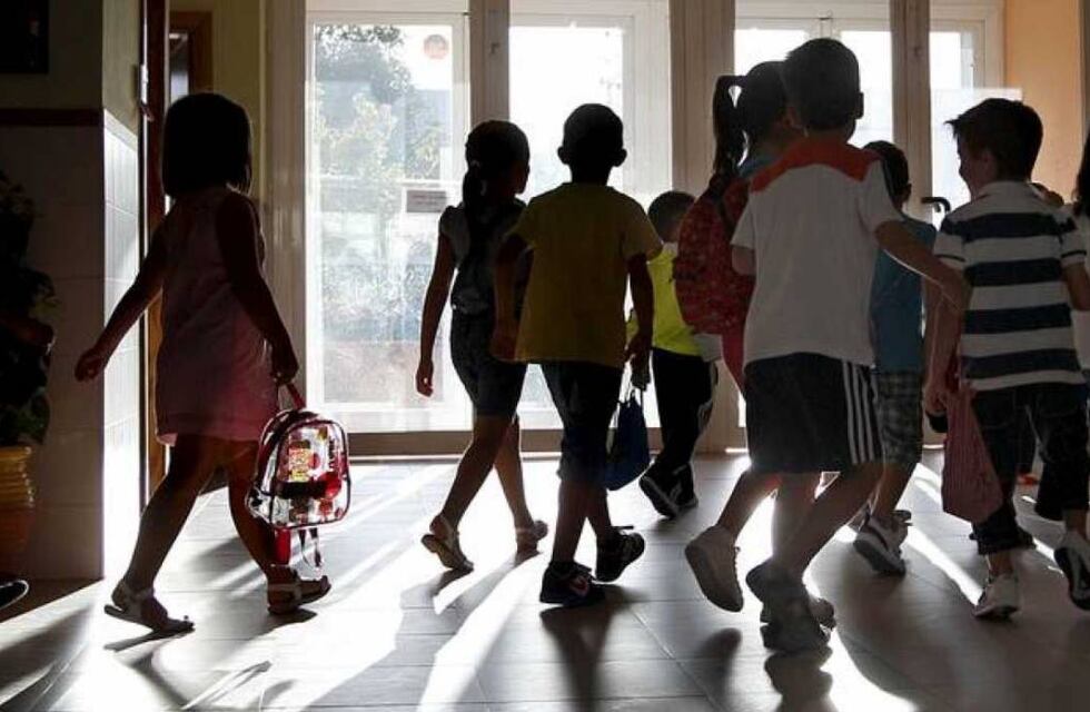 Rosarinos contra la inseguridad: cotillón ofrece a alumnos esperar en el local a que sus padres los vayan a buscar