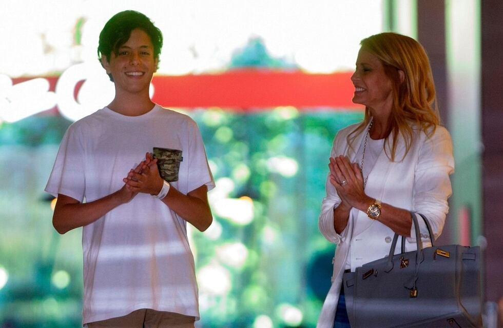 Intentaron asaltar a Cecilia Bolocco y su hijo Máximo Menem: los encerraron y hubo al menos dos disparos