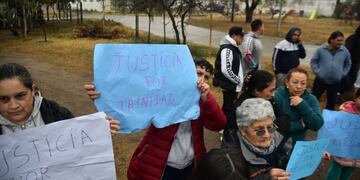 Vecinos de Barrio Estación Flores protestan por la muerte de una adolescente atacada por dogos.