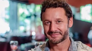 Benjamín Vicuña reveló su truco y mostró que entrenamiento realiza para mantener en equilibrio su cuerpo.