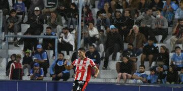 Gabriel Graciani en acción, con la camiseta de Instituto. (Tomy Fragueiro / La Voz).