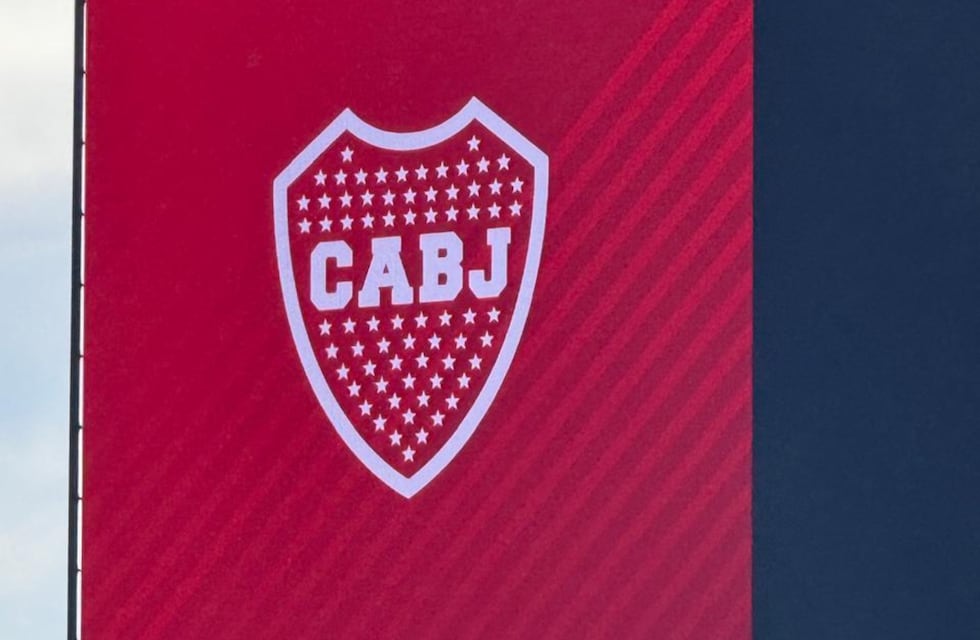Insólito: en la previa del Superclásico, el escudo de Boca apareció en rojo y blanco