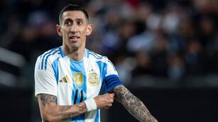El futbolista de 36 años tomó la cinta de capitán ante la ausencia de Lionel Messi.