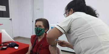 Se duplicó la cantidad de bahienses que completó su esquema de vacunación