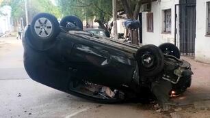 El auto siniestrado.