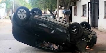 El auto siniestrado.