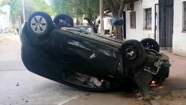 El auto siniestrado.