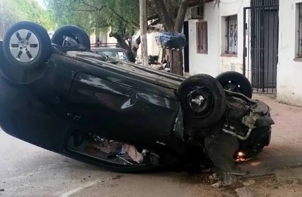 Córdoba: volcó el auto que había robado el domingo del balotaje entre Milei y Massa