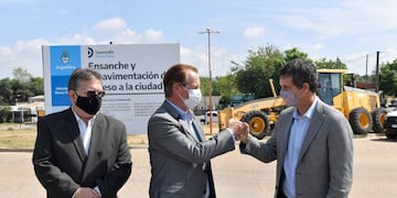 El gobernador estuvo con el intendente, Alfredo Francolini, y el titular del Enohsa, Enrique Cresto