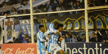 Facundo Rivero, de penal, marcó el 1-0 de Racing ante Quilmes en Nueva Italia.