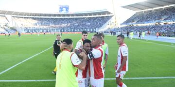 Damián Puebla marcó el 2-1 para Instituto sobre Talleres, en el clásico. (Javier Ferreyra / La Voz)