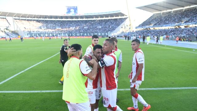 Damián Puebla marcó el 2-1 para Instituto sobre Talleres, en el clásico. (Javier Ferreyra / La Voz)