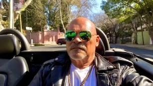 Entró a Gran Hermano con 60 años, casi se muere 7 veces y le dicen el “Alfa”: quién es Walter Santiago.