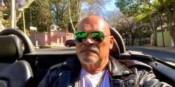 Entró a Gran Hermano con 60 años, casi se muere 7 veces y le dicen el “Alfa”: quién es Walter Santiago.