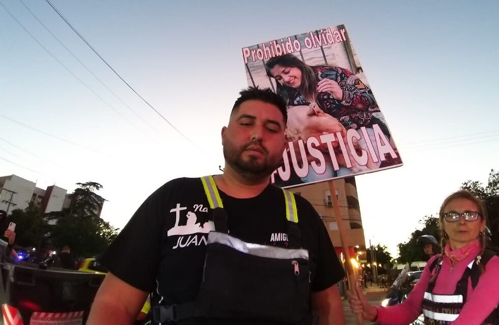 El joven que sobrevivió al accidente en el que murió su novia encabezó una caravana por justicia