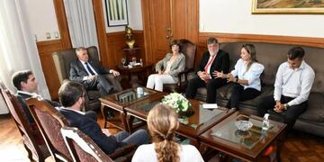 Reunión entre Gobierno e industriales.