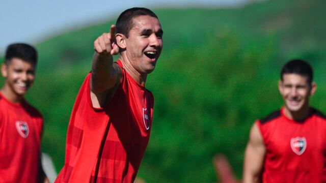 El marcador central practicó con sus compañeros este martes en Bella Vista.