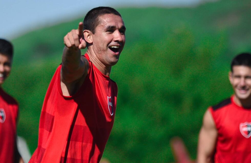 Gustavo Velázquez volvió a Newell’s Old Boys para jugar con Sarmiento de Junín