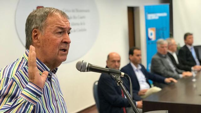 El Gobierno de Córdoba debe afrontar pagos el 9 de diciembre, por lo que puede caer en default técnico (La Voz).