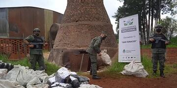 Puerto Leoni: incineran casi cinco toneladas de marihuana incautada