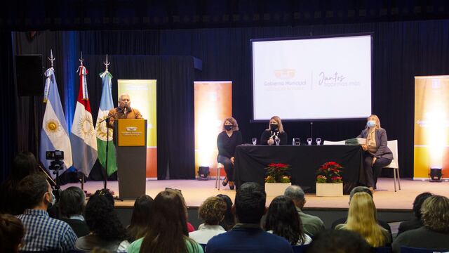 Entrega de escrituras en Arroyito