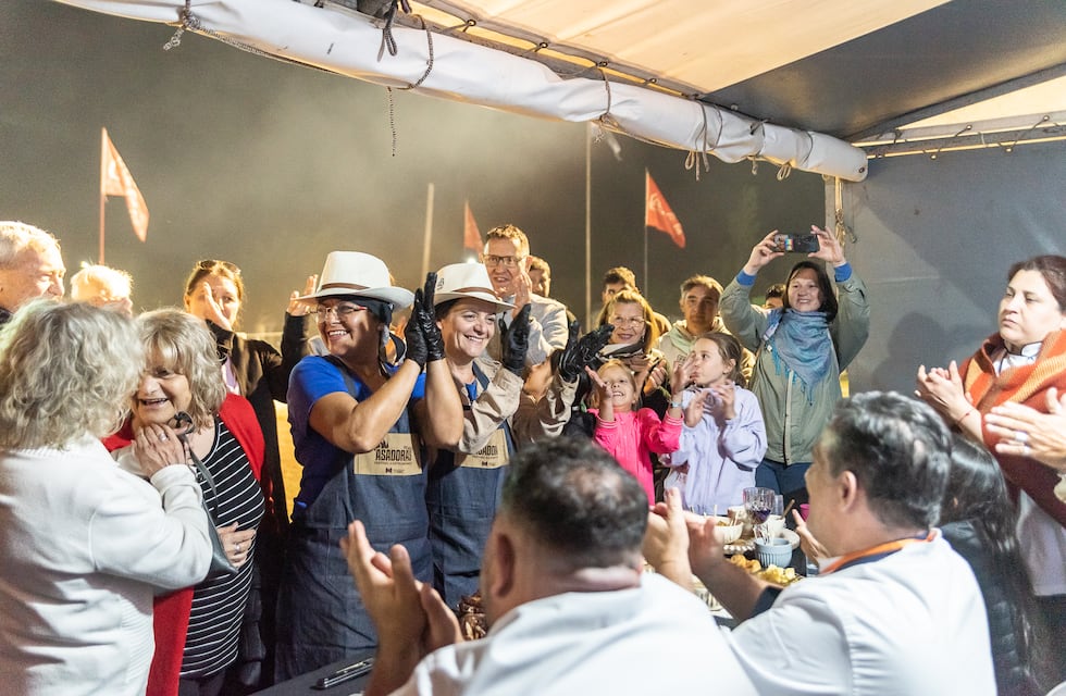 Yannina y Mariela Bertossi de Arroyito ganaron el Concurso de “Asadoras 2025″ en Marull