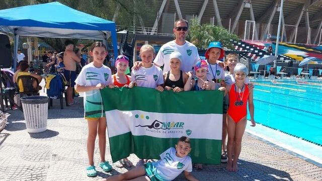 Nadadores del Club Deportivo y Cultural Arroyito