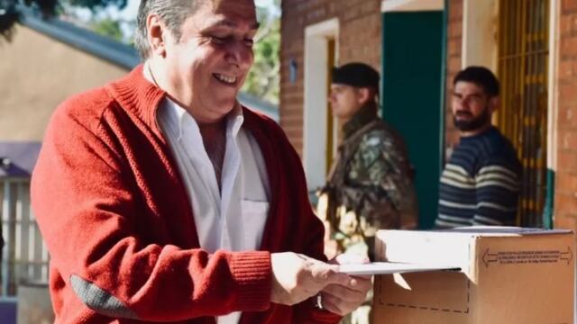 Elecciones PASO 2023: el precandidato a diputado nacional, Alfredo Schiavoni, emitió su voto.