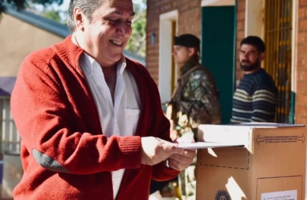 Elecciones PASO 2023: el precandidato a diputado nacional, Alfredo Schiavoni, emitió su voto