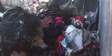 La joven madre perdió casi todo por el incendio en su hogar. Afortunadamente, sus hijos resultaron ilesos.
