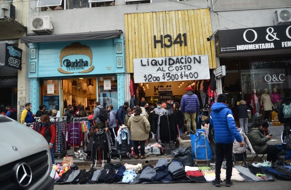 Una tiktoker renovó su placard con ropa de Flores y se hizo viral al contar lo que pagó
